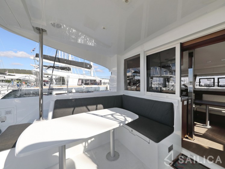Lagoon 40 - Yacht Charter Sailica