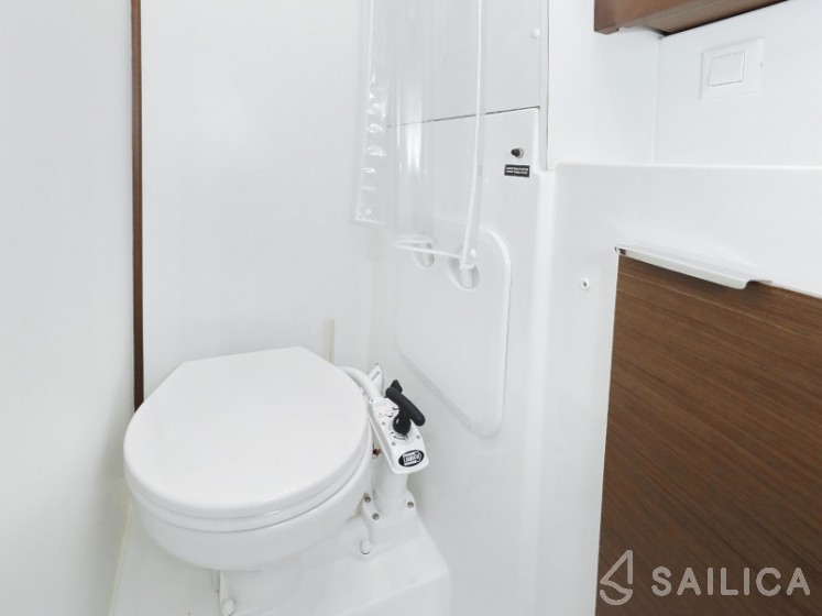 Lagoon 40 - Yacht Charter Sailica