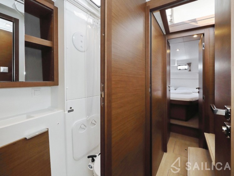 Lagoon 40 - Yacht Charter Sailica