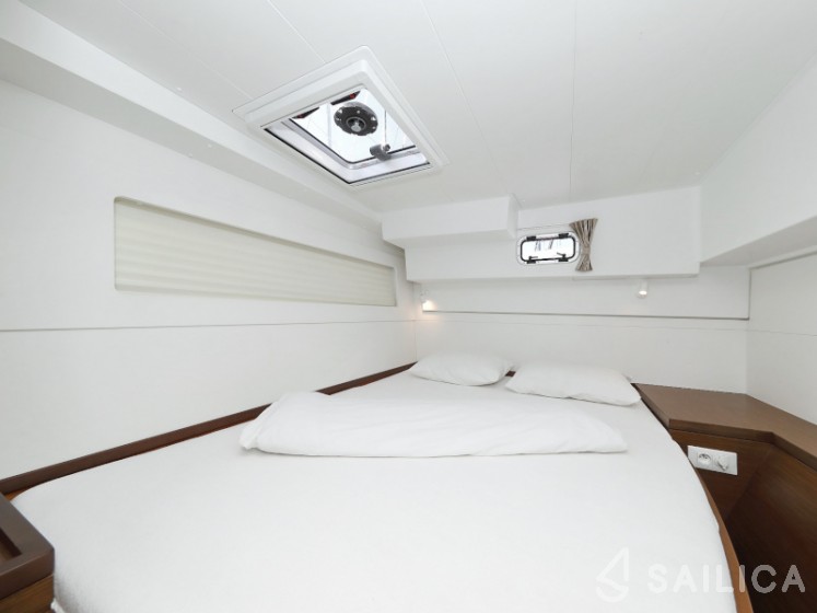 Lagoon 40 - Yacht Charter Sailica