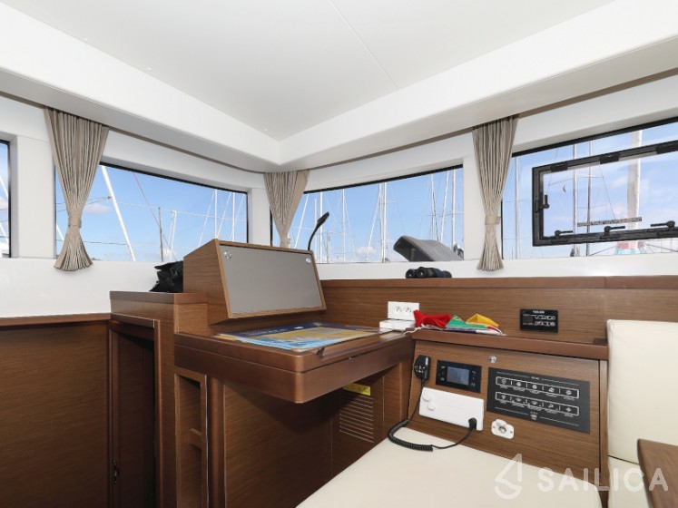Lagoon 40 - Yacht Charter Sailica