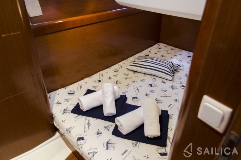 Antares 36 - Yacht Charter Sailica