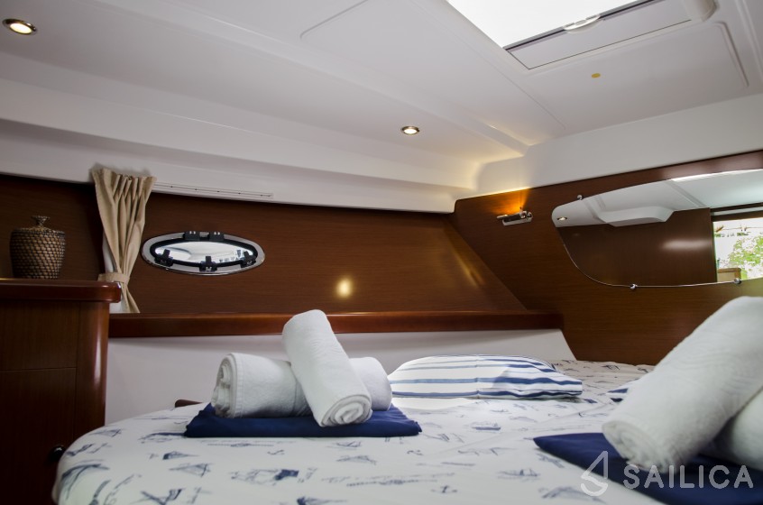 Antares 36 - Yacht Charter Sailica