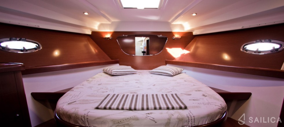 Antares 36 - Yacht Charter Sailica