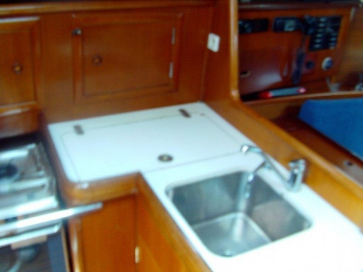 Oceanis 331 - Yacht Charter Sailica