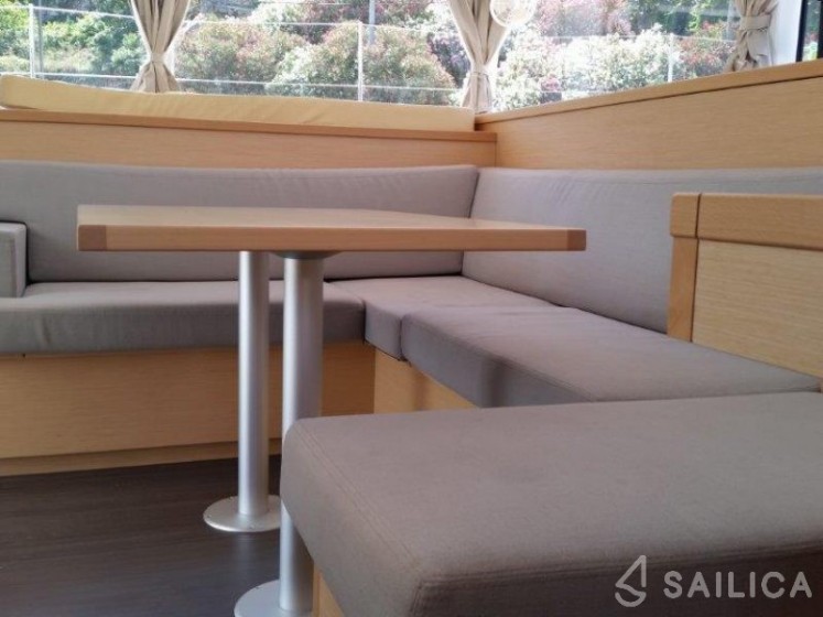 Lagoon 400 S2 - Yacht Charter Sailica