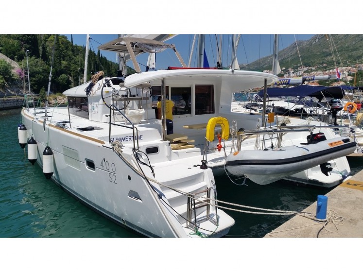 Lagoon 400 S2 - Yacht Charter Sailica