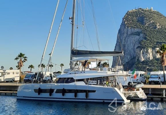 Samana 59 - Yacht Charter Sailica