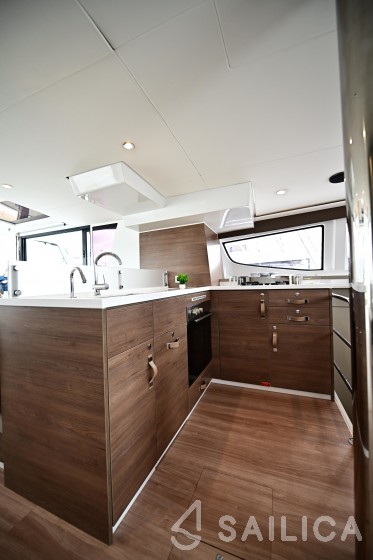 Bali 4.6 - Yacht Charter Sailica