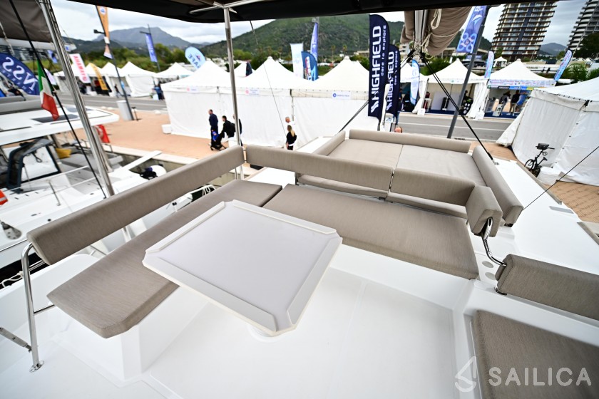 Bali 4.6 - Yacht Charter Sailica