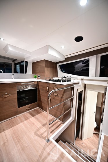 Bali 4.6 - Yacht Charter Sailica
