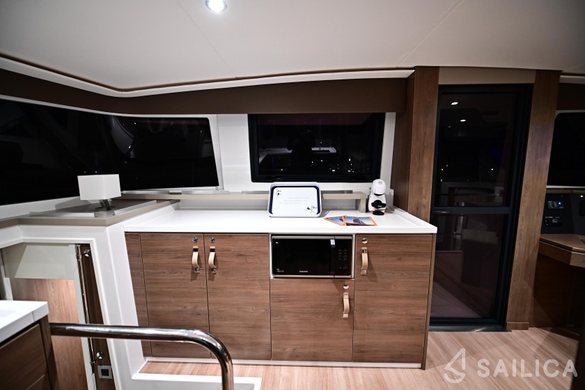 Bali 4.6 - Yacht Charter Sailica
