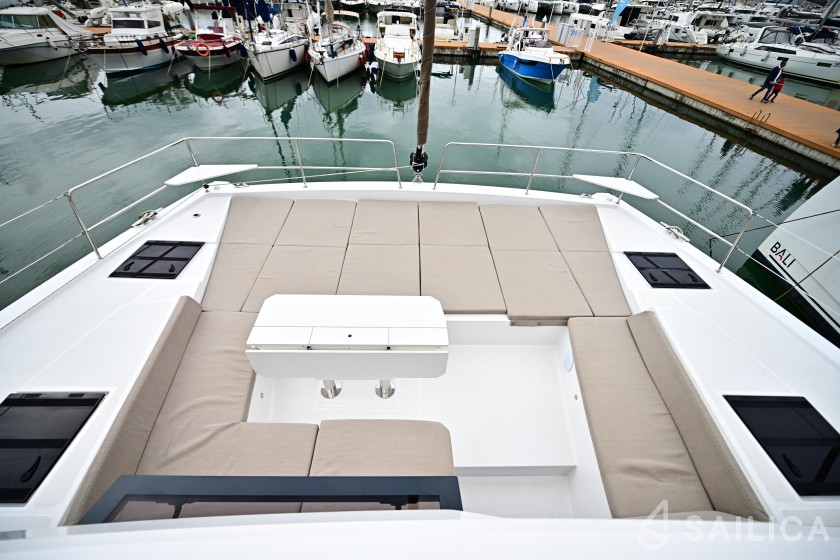 Bali 4.6 - Yacht Charter Sailica