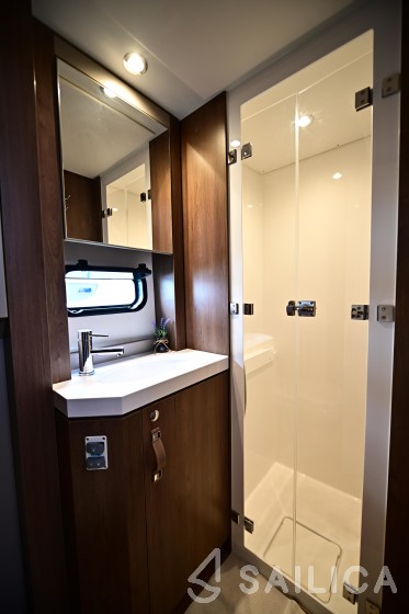 Bali 4.6 - Yacht Charter Sailica