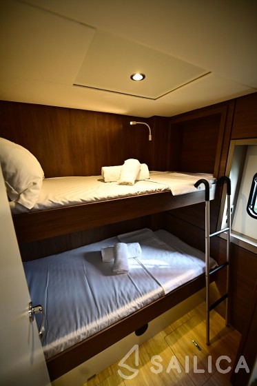 Bali 4.6 - Yacht Charter Sailica