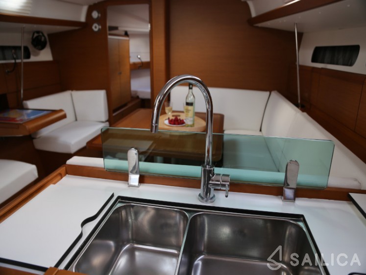 Sun Odyssey 419 - Yacht Charter Sailica