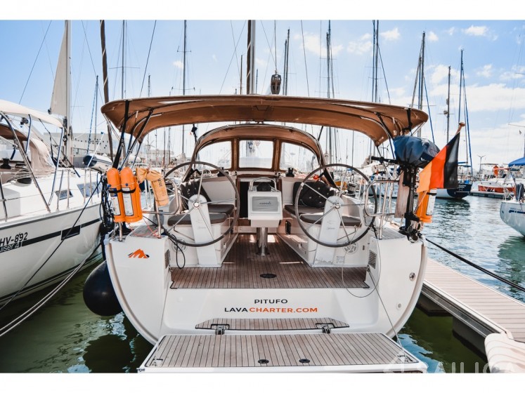Bavaria Cruiser 37 - Yacht Charter Sailica
