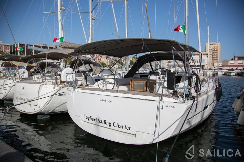 Dufour 520 GL - Yacht Charter Sailica