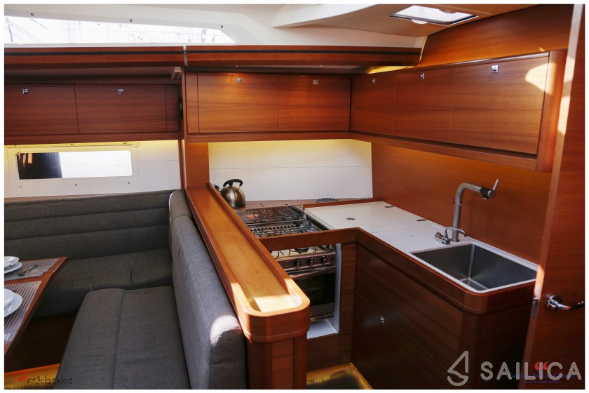 Dufour 520 GL - Yacht Charter Sailica