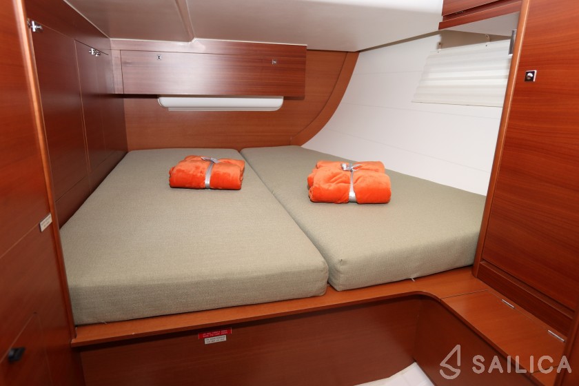 Dufour 520 GL - Yacht Charter Sailica