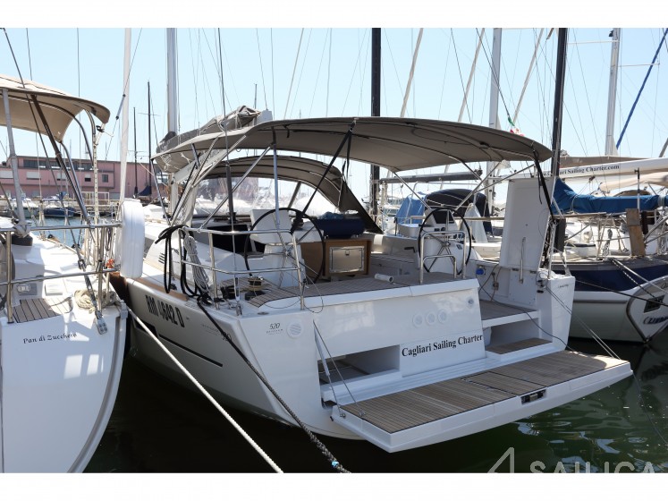 Dufour 520 GL - Yacht Charter Sailica