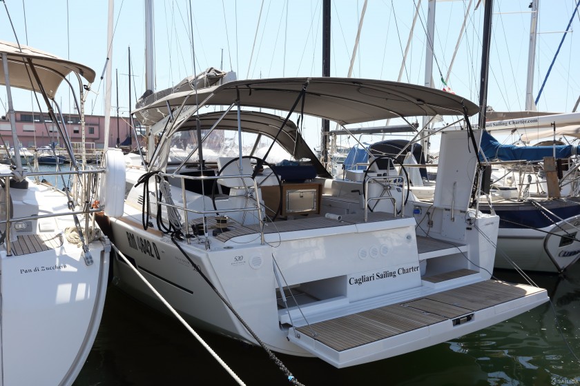 Dufour 520 GL - Yacht Charter Sailica
