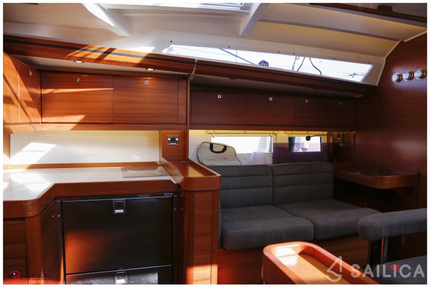 Dufour 520 GL - Yacht Charter Sailica