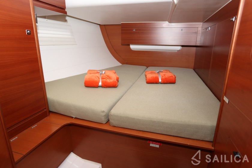 Dufour 520 GL - Yacht Charter Sailica
