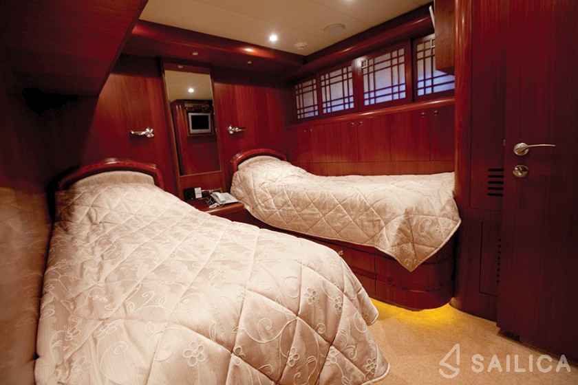 Johnson 87 - Yacht Charter Sailica