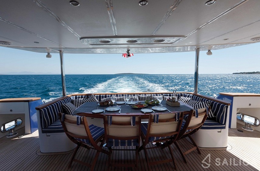 Johnson 87 - Yacht Charter Sailica