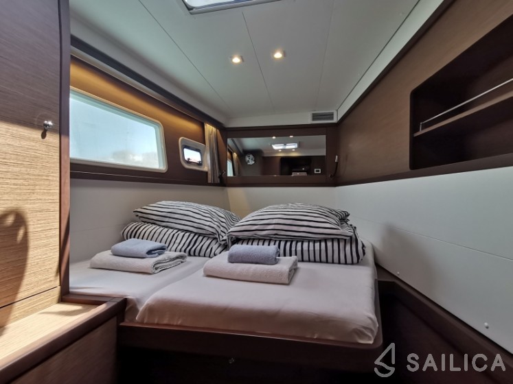 Lagoon 450  Flybridge - Yacht Charter Sailica