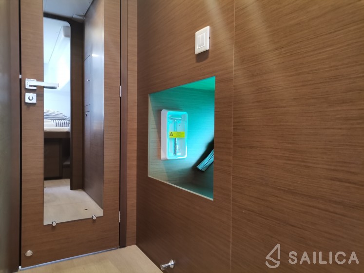 Lagoon 450  Flybridge - Yacht Charter Sailica