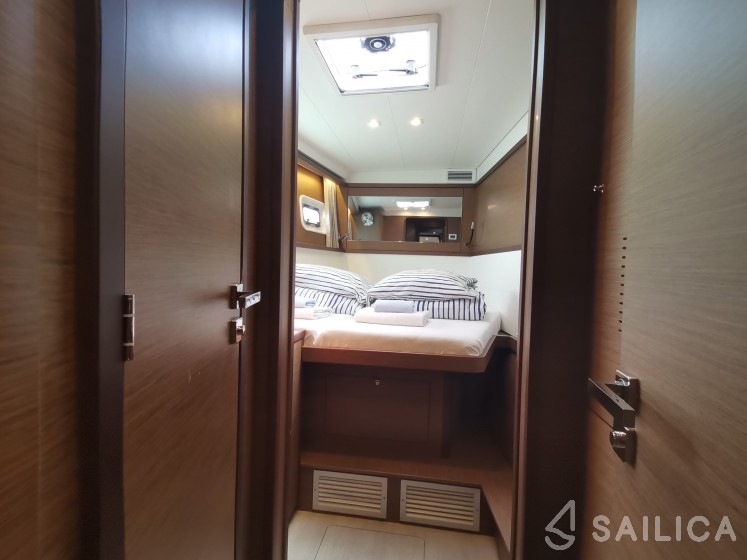Lagoon 450  Flybridge - Yacht Charter Sailica
