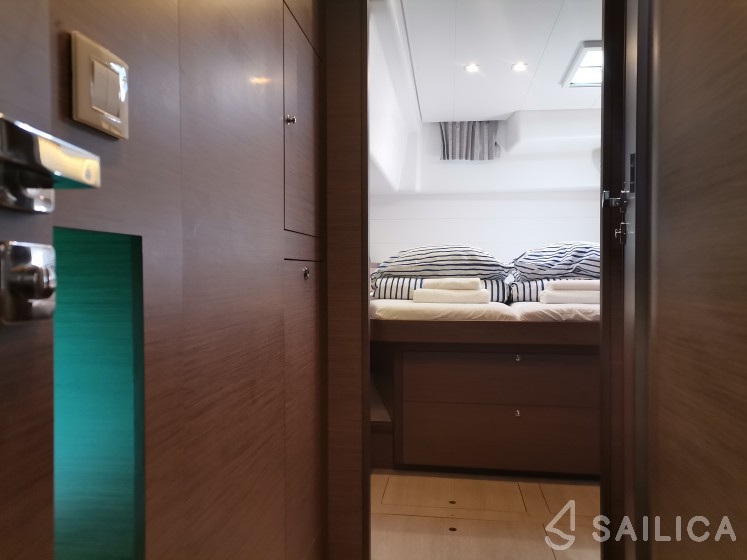 Lagoon 450  Flybridge - Yacht Charter Sailica