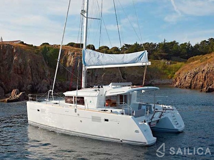 Lagoon 450  Flybridge - Yacht Charter Sailica