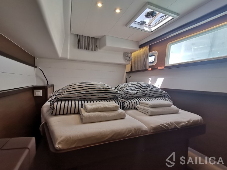 Lagoon 450  Flybridge - Yacht Charter Sailica