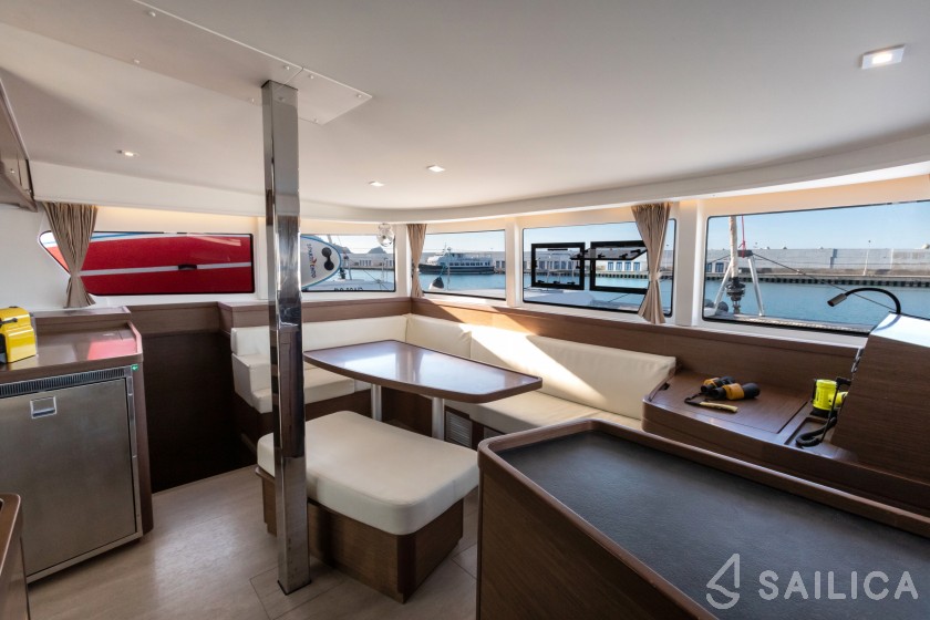 Lagoon 42 - Yacht Charter Sailica
