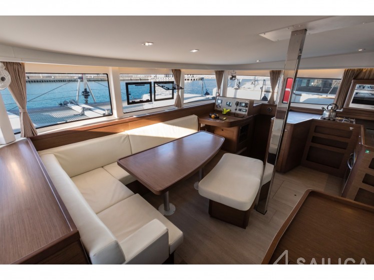 Lagoon 42 - Yacht Charter Sailica