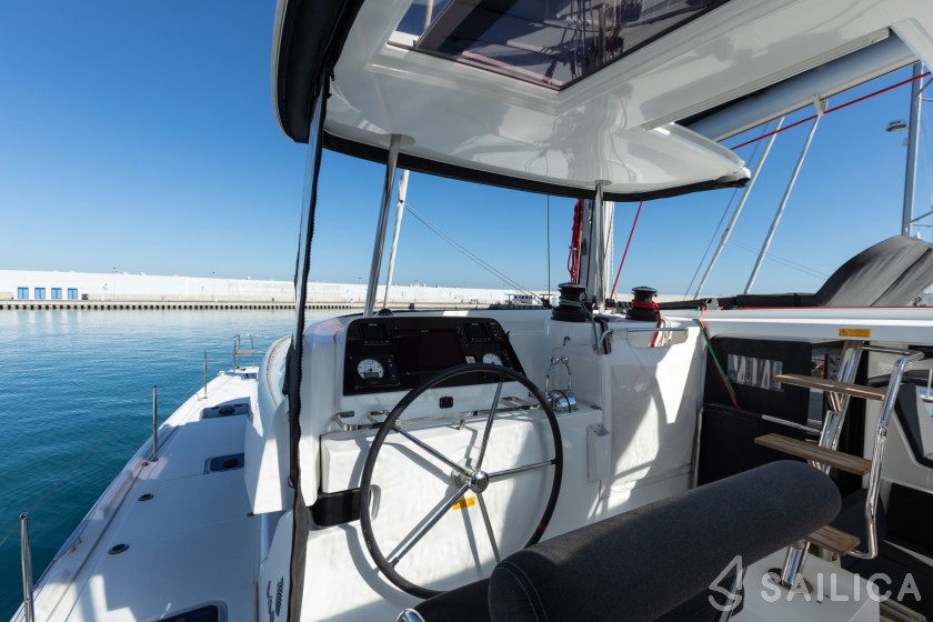 Lagoon 42 - Yacht Charter Sailica