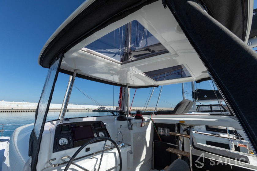 Lagoon 42 - Yacht Charter Sailica