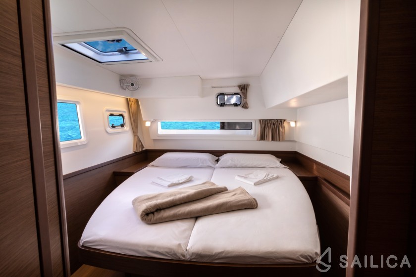 Lagoon 42 - Yacht Charter Sailica