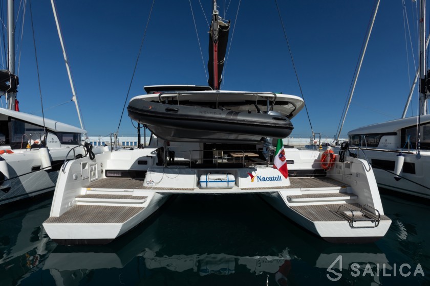 Lagoon 42 - Yacht Charter Sailica