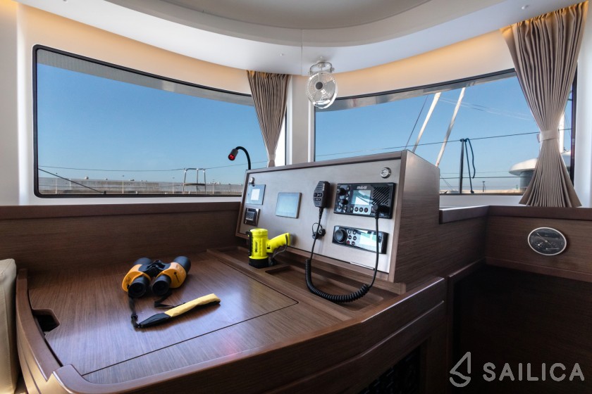 Lagoon 42 - Yacht Charter Sailica