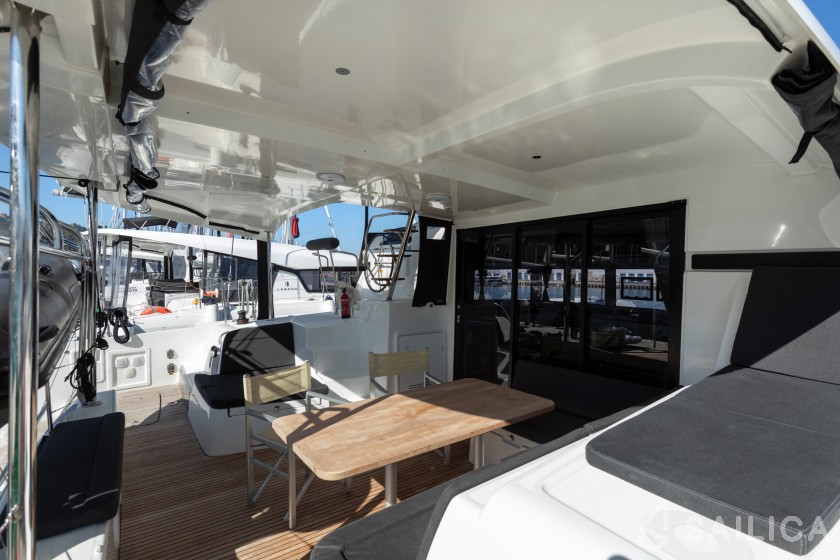 Lagoon 42 - Yacht Charter Sailica