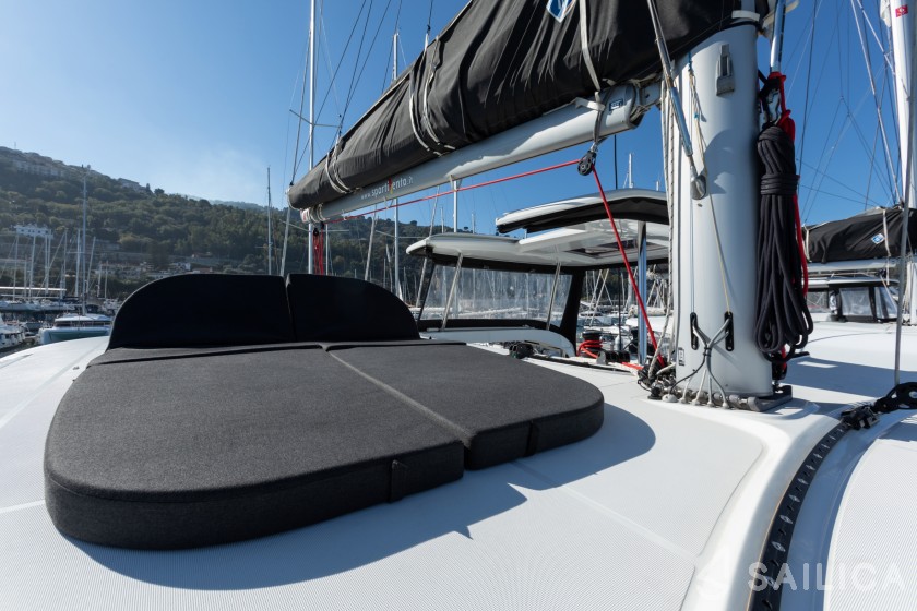 Lagoon 42 - Yacht Charter Sailica