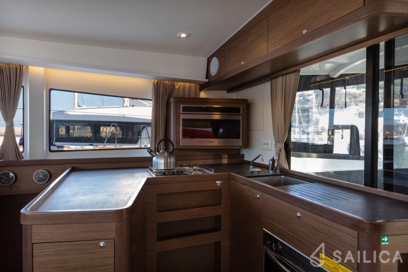 Lagoon 42 - Yacht Charter Sailica