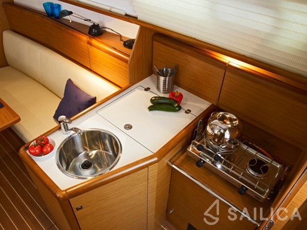 Sun Odyssey 30i - Yacht Charter Sailica