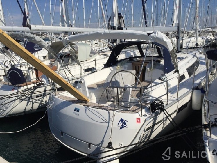 Bavaria 37 Cruiser - Yacht Charter Sailica