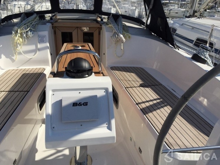 Bavaria 37 Cruiser - Yacht Charter Sailica