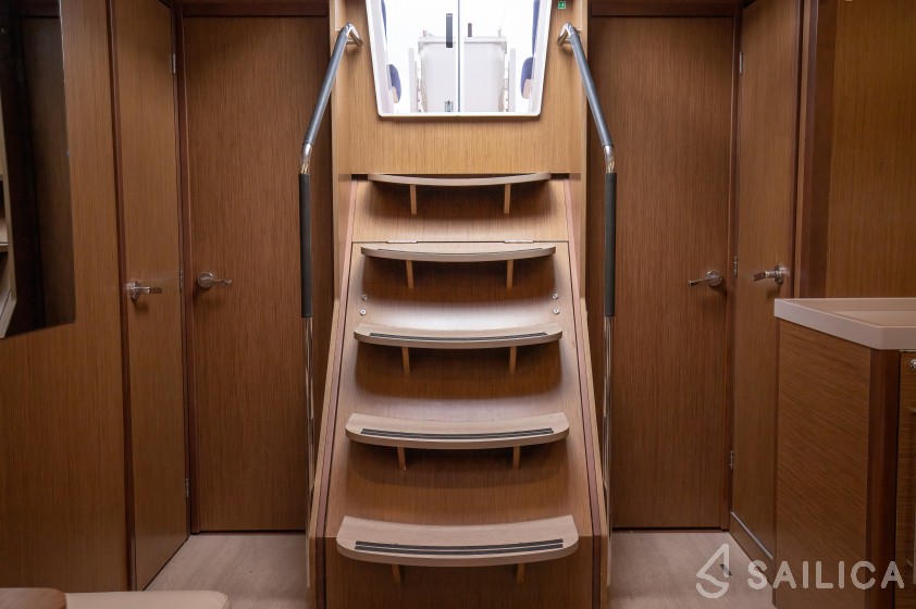 Oceanis 51.1 - Yacht Charter Sailica